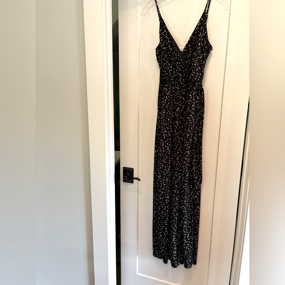 NWOT-Kaileigh brand black and cream print jumpsuit-size small.